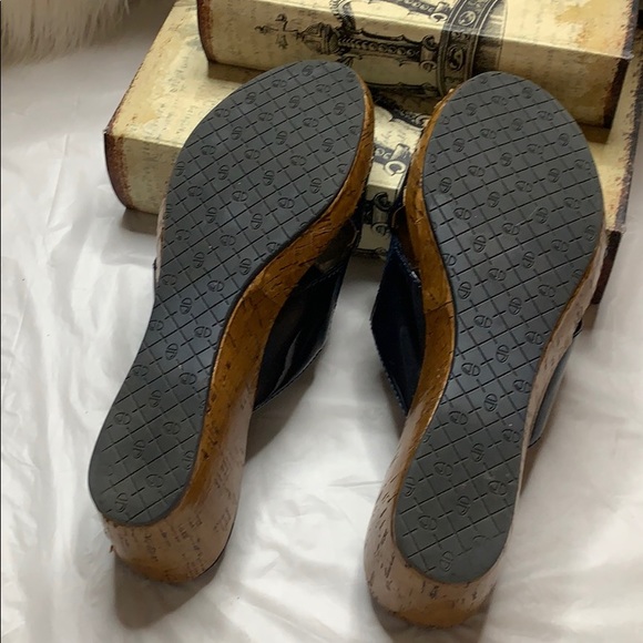 “Circa Joan & David Luxe” - Picture 4 of 6